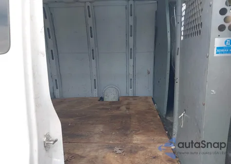 2017 Chevrolet Express 2500 Work Van z USA, uszkodzony, nr VIN 1GCWGAFFXH1343993